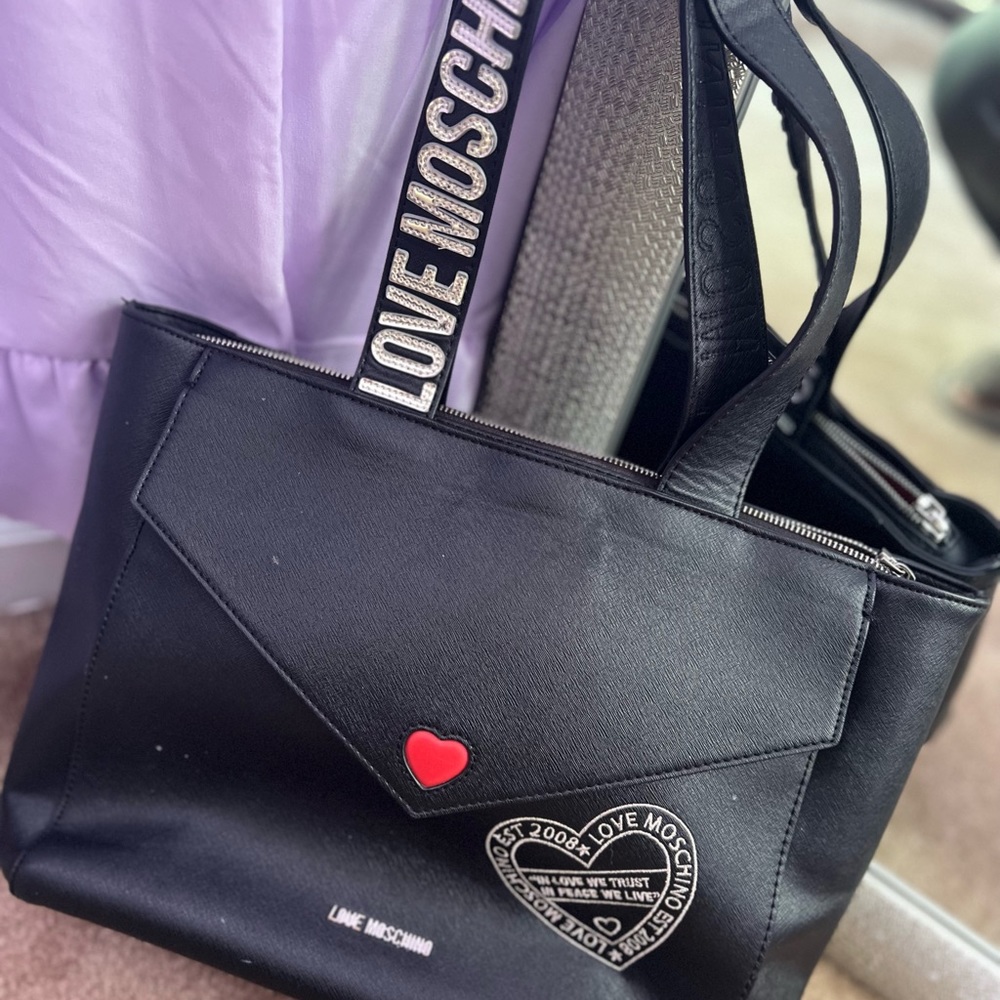 Love Moschino Handbag. Black